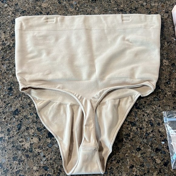 Skims tummy control thong shape wear L - Picture 3 of 5